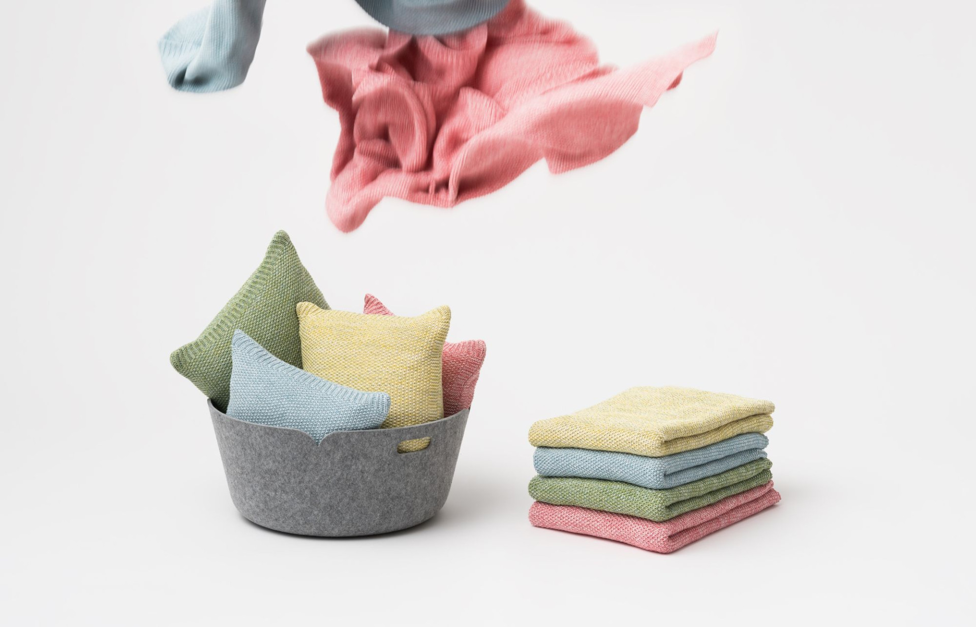 Colour Melange blankets and cushion covers in four refreshing colours.